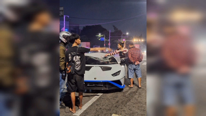 Mobil Mewah Lamborghini Tabrak Pemulung Hingga Tewas di Penjaringan