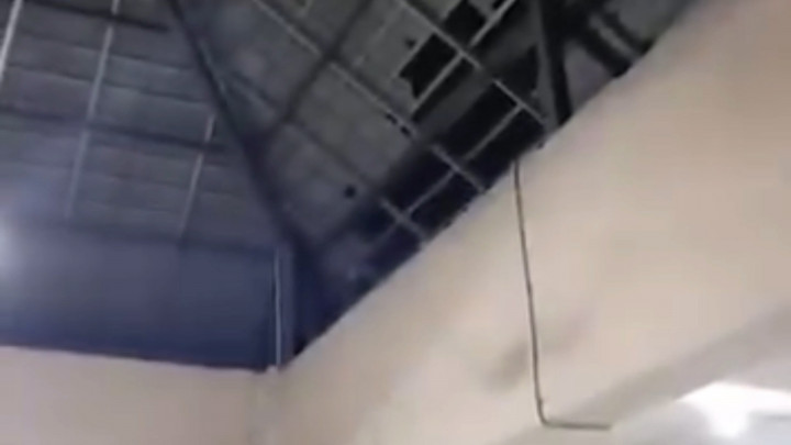 Imbas Diguncang Gempa, Atap Pasar Prambanan Berjatuhan