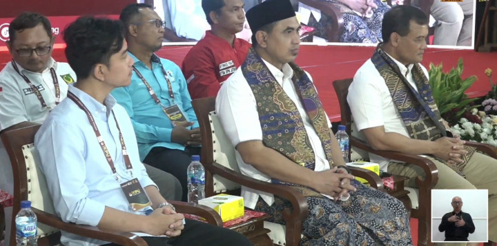 Gibran Rakabuming Raka Dampingi Pendaftaran Ahmad Luthfi-Taj Yasin ke KPU