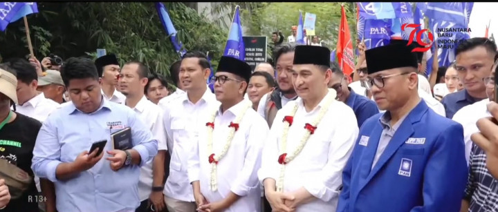Tarian Selamat Datang Sambut Andra-Dimyati di KPU Banten