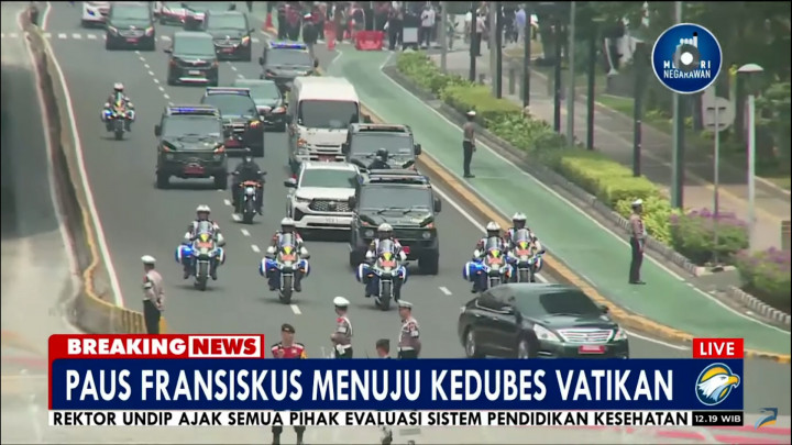 Paus Fransiskus Tiba di Kedutaan Besar Vatikan