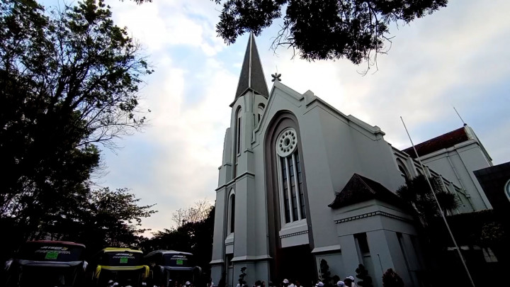 Jelang Misa Akbar Paus Fransiskus, Katedral Bandung Berangkatkan Ratusan Umat
