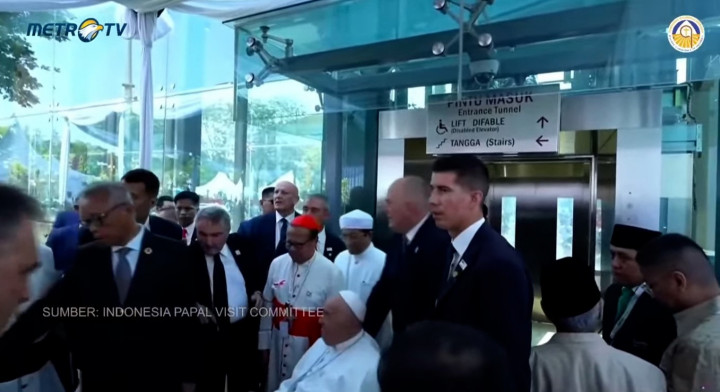 Kunjungi Masjid Istiqlal, Paus Fransiskus Tinjau Terowongan Silaturahmi