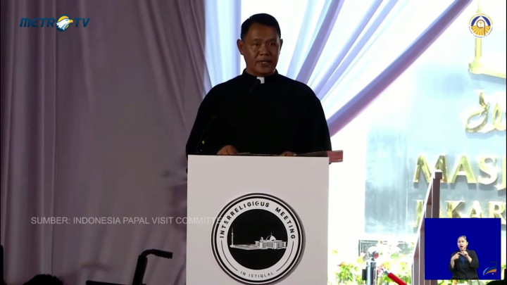 Momen Pembacaan Injil Lukas di Masjid Istiqlal