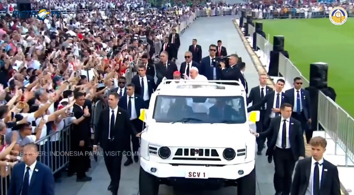 Paus Fransiskus Sapa Umat Katolik di SUGBK