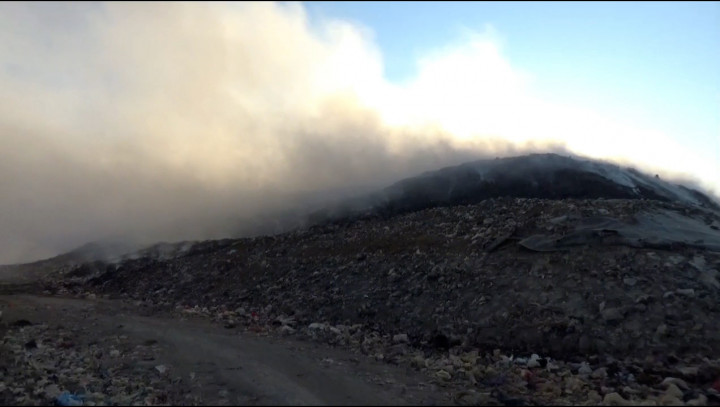 Kebakaran di TPA Bontoramba Maros Meluas hingga 1 Hektare!