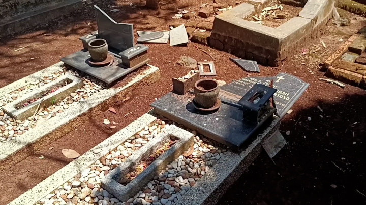 Heboh! Belasan Nisan Makam di Ambarawa Dirusak Orang Tak Dikenal