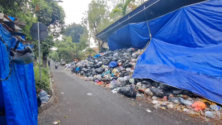 Sampah Depo Kotabaru Jogja Menumpuk, Meluber hingga ke Badan Jalan