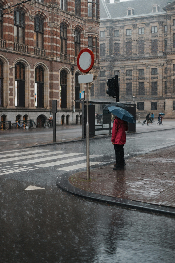 Cara Atasi Pusing Akibat Kehujanan