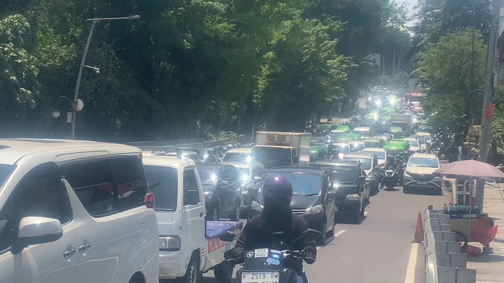 Long Weekend, Ruas Jalan Utama Bogor Macet Total