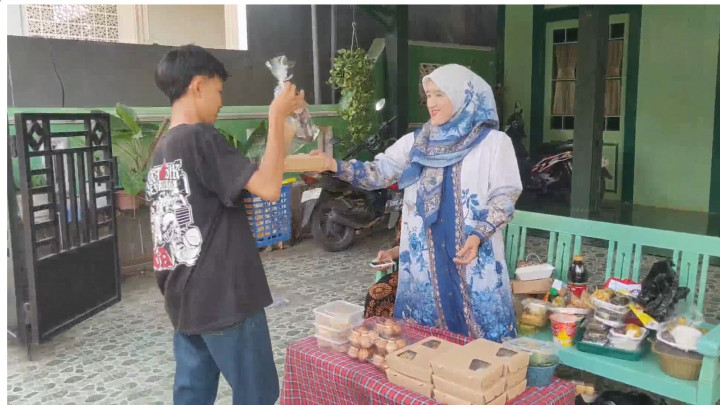 Sambut Maulid Nabi, Warga Kaliwungu Gelar Tradisi Weh-Wehan