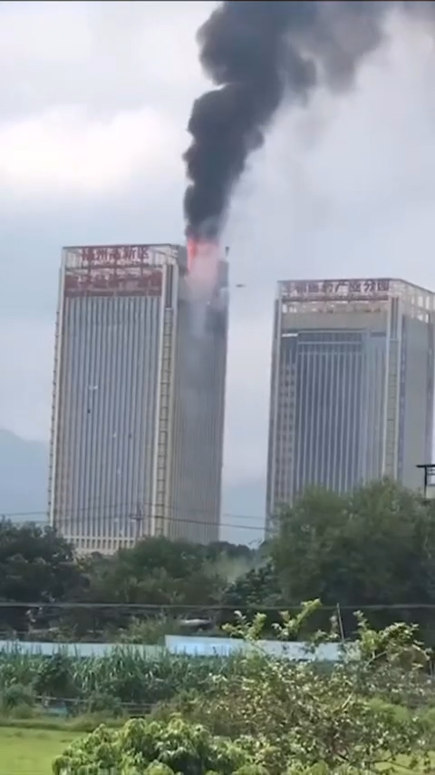 Tiongkok Lakukan Uji Coba Drone Pemadam Kebakaran