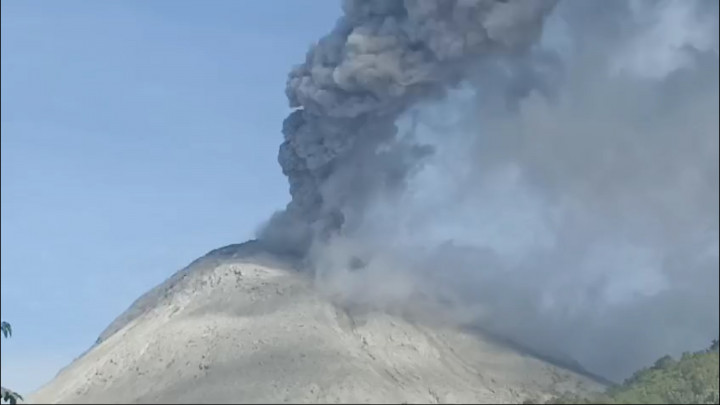 Erupsi Gunung Lewotobi Laki-Laki, Abu Vulkanik Menghambat Aktivitas Warga