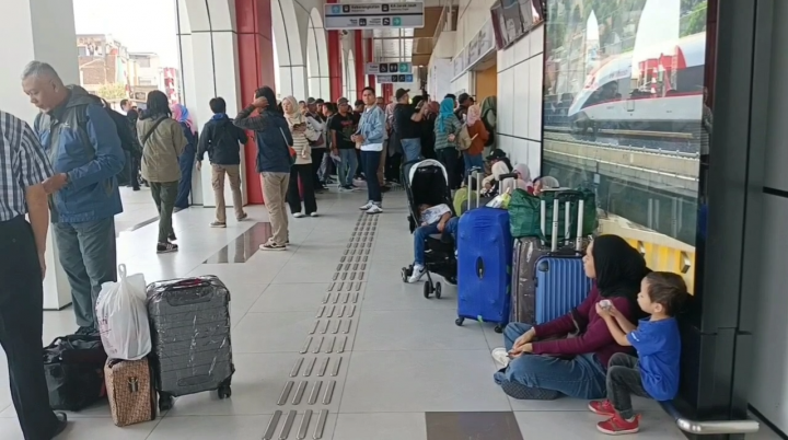 Akibat Gempa, Perjalanan Kereta Cepat Whoosh Terpaksa Dihentikan