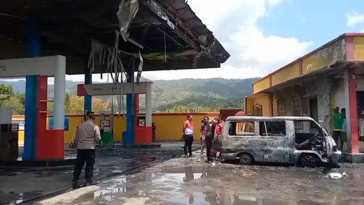 Korsleting Listrik Saat Isi BBM, Mobil Hangus di SPBU