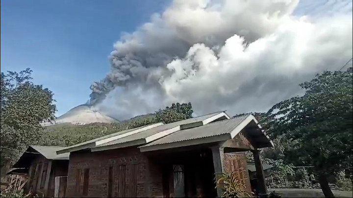 18 Desa di Sikka Terdampak Abu Vulkanik Erupsi Gunung Lewotobi Laki-laki