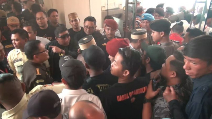 Kericuhan Pecah Saat Pencabutan Nomor Urut Calon Gubernur SulSel