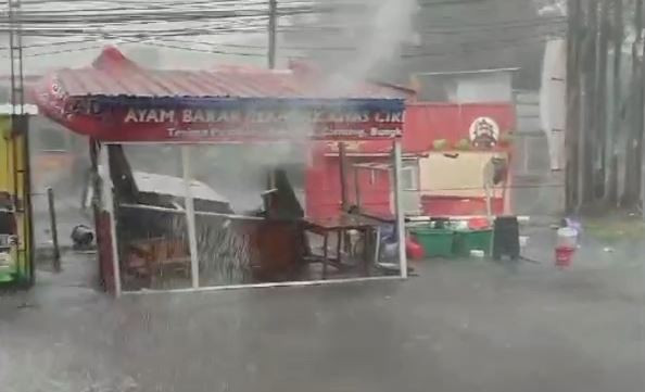 Dahsyat! Puting Beliung Terjang Fasilitas Umum dan Sekolah