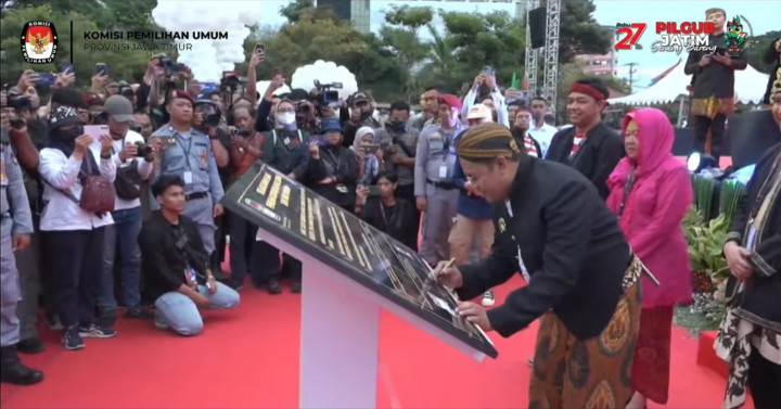 Detik-detik Penandatanganan Deklarasi Kampanye Damai Jatim