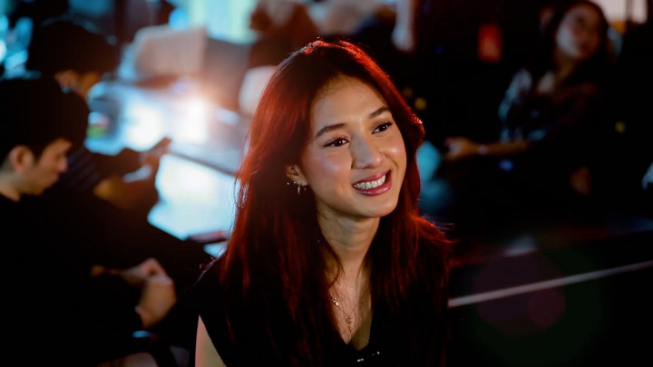 Momen Tak Terlupakan Saat Rahmania Astrini Buka Konser Coldplay di Jakarta