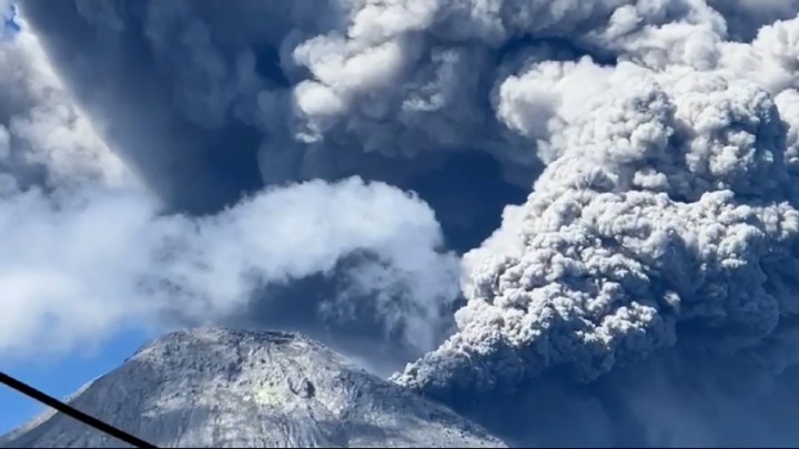 Dampak Abu Gunung Lewotobi Laki-laki, Warga Alami Gatal-gatal Kulit