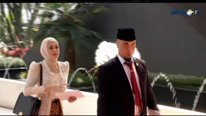 Momen Ahmad Dhani dan Mulan Jameela Tiba di Gedung DPR RI