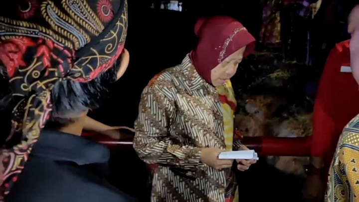 Tri Rismaharini Tinjau Kondisi Sungai Penyebab Banjir di Pasuruan