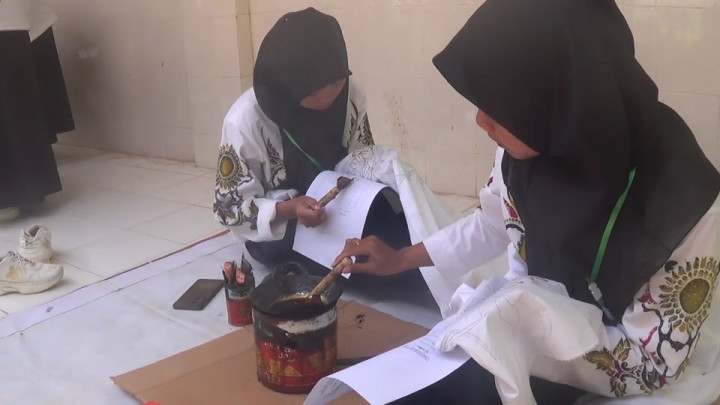 Kreatif dan Inovatif! Siswa di Sumenep Membatik dengan Bahan Baku Alam