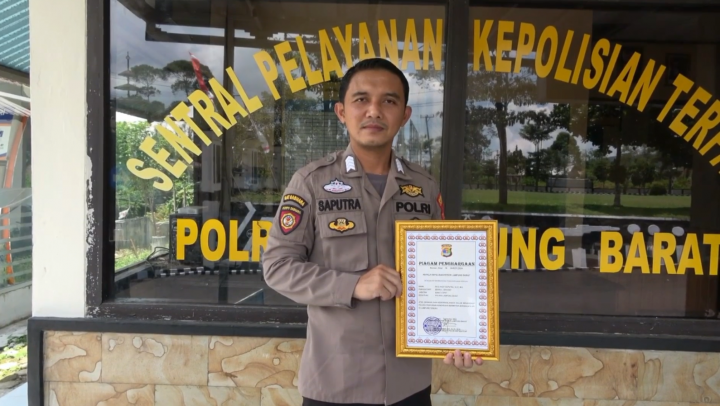 Aksi Heroik Tangkap Begal Motor, Bripka Rico Diberi Penghargaan