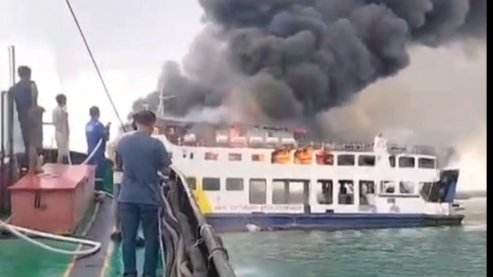 Kapal Roro Terbakar, 14 ABK Selamat Dievakuasi