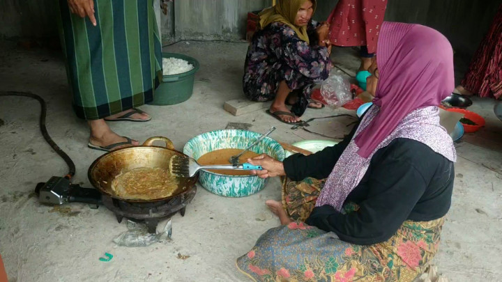 Korban Banjir Dirikan Dapur Umum Di Matangkuli Aceh Utara