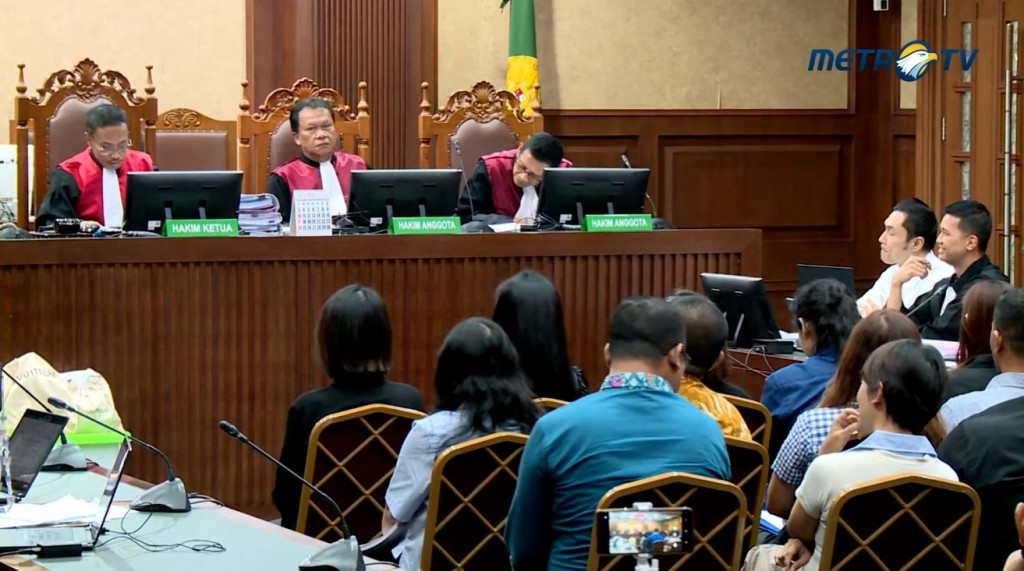 Ups! Momen Sandra Dewi Protes ke Hakim Salah Sebut Nama Jadi Dewi Sandra