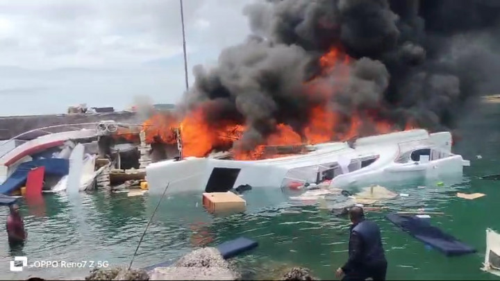 Speedboat Cagub Maluku Utara Benny Laos Terbakar di Pelabuhan