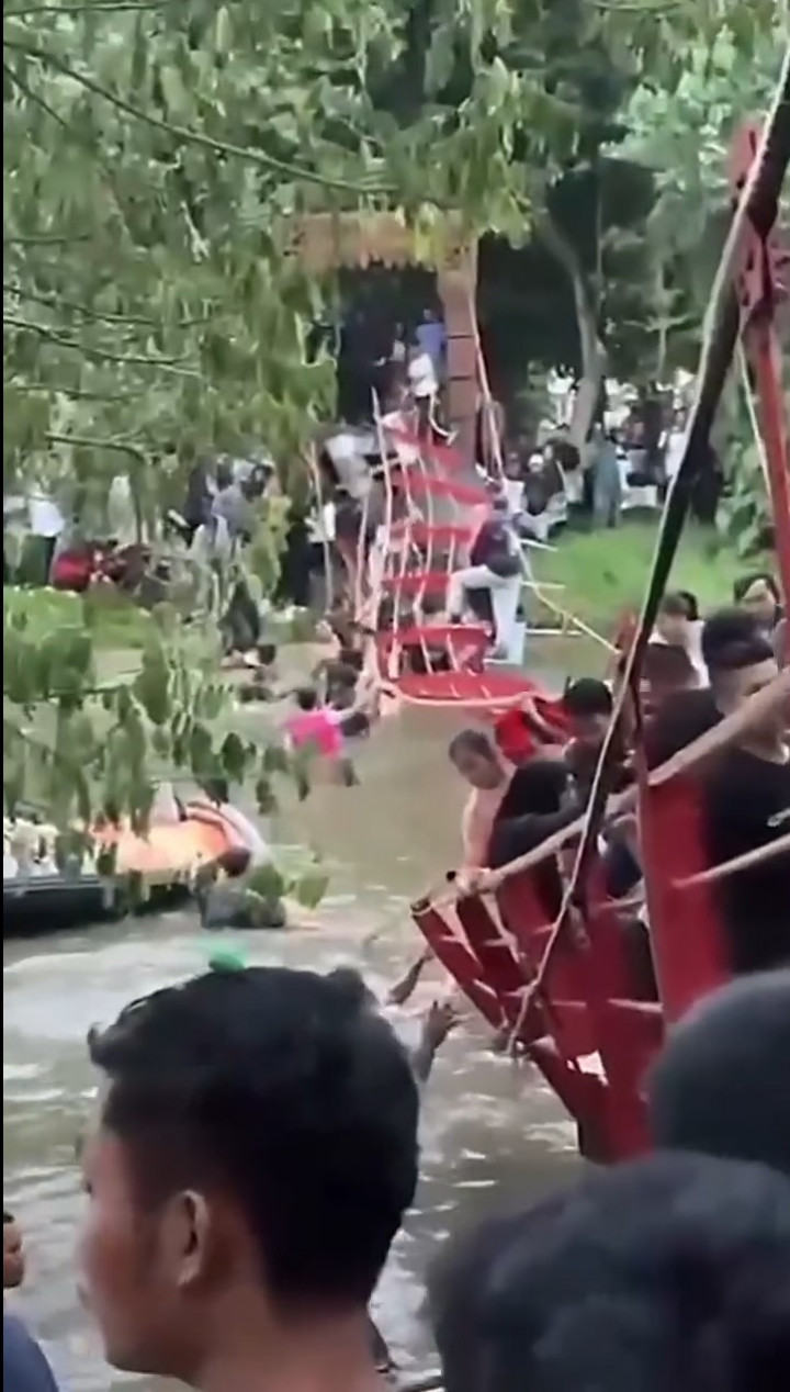 Detik-detik Jembatan Taman Cadika Medan Roboh, Puluhan Pengunjung Tercebur