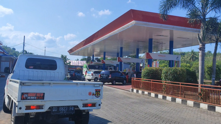 BBM Langka, Warga Kesulitan Dapat Pertalite di SPBU Bulukumba Sulsel