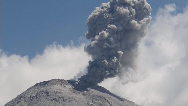 Ribuan Warga Menderita ISPA Usai Terpapar Abu Vulkanik Gunung Lewotobi