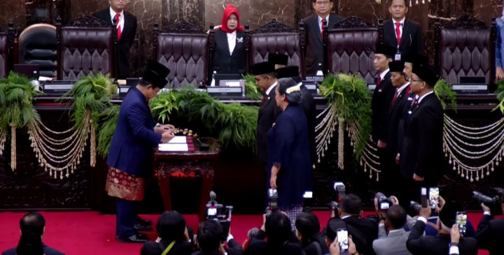 Moment Penandatanganan Berita Acara Pelantikan