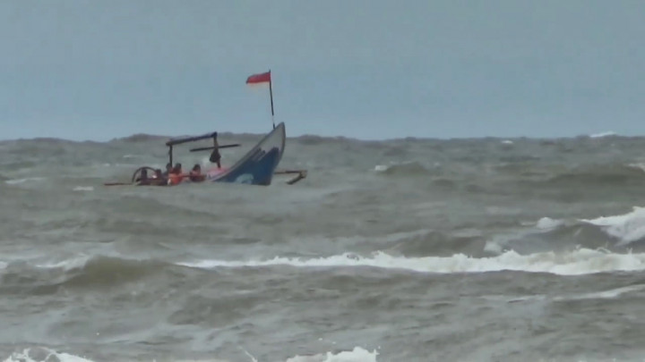 Cuaca Ekstrem, 6 Kapal Nelayan Rusak Dihantam Ombak Tinggi