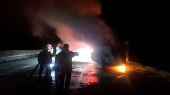 Detik-detik Mobil Pick Up Terbakar di Tol Solo-Ngawi