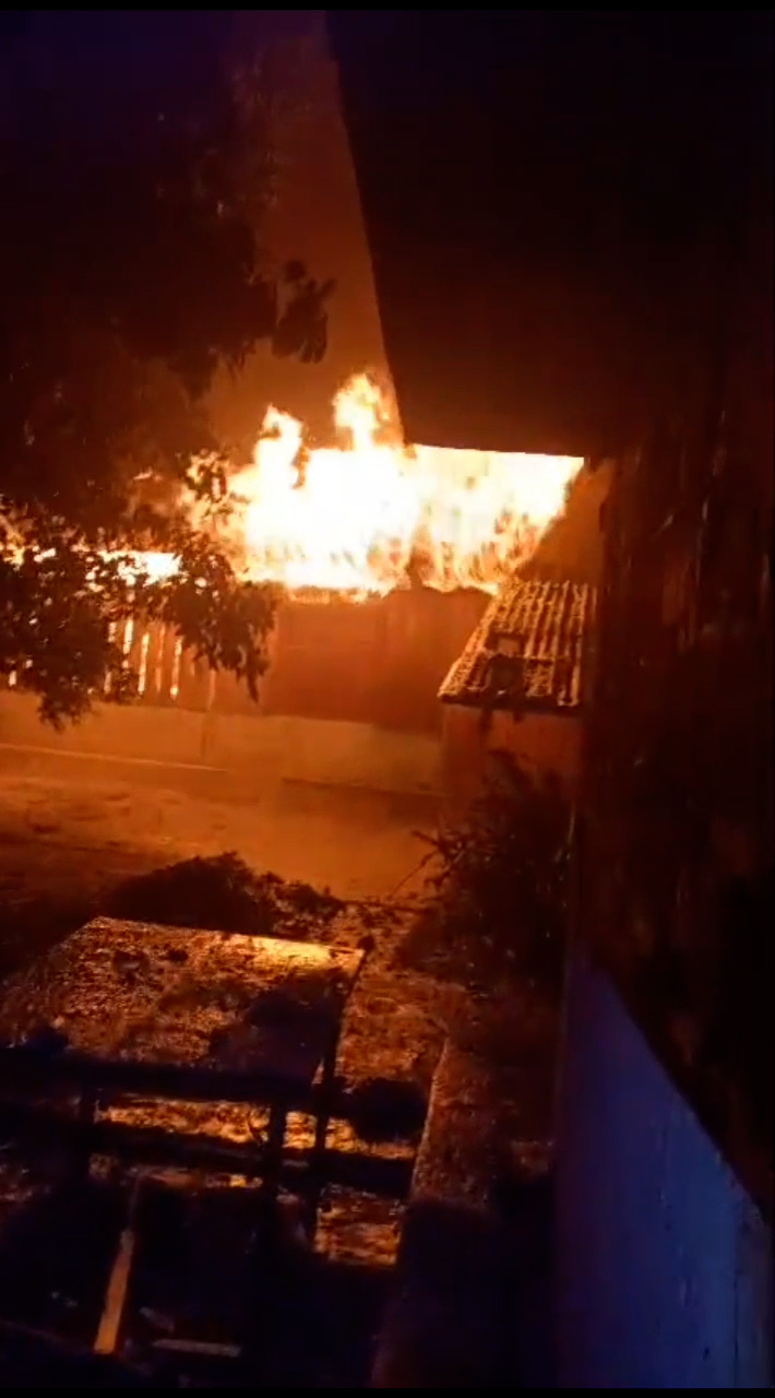 Mencekam! Erupsi Gunung Lewotobi Laki-laki Hanguskan Rumah Warga