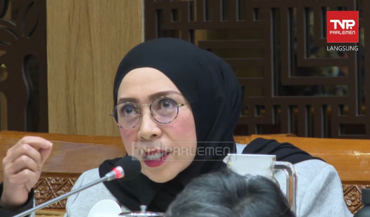 Momen Melly Goeslaw Nyanyi Lagu Gantung saat Rapat di Komisi X