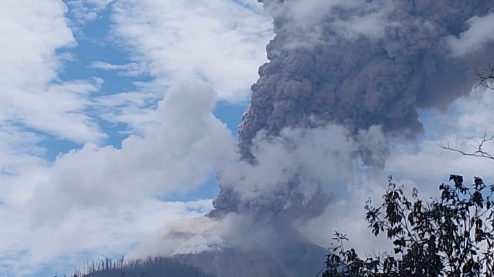 Status Awas! Gunung Lewotobi Laki-laki Erupsi Berkali-kali