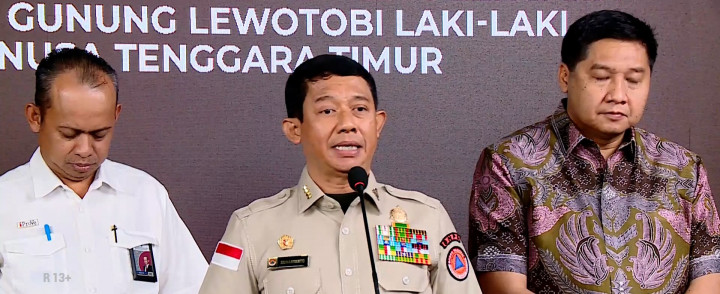 Kepala BNPB Pastikan Pengungsi Gunung Lewotobi Tertangani dengan Baik