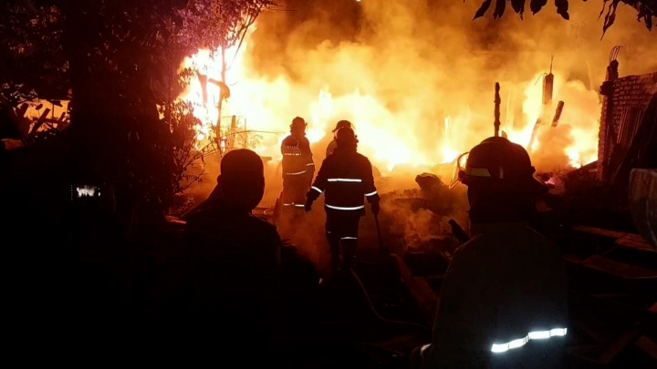 Gudang Mebel Antik di Probolinggo Ludes Terbakar, Kerugian Capai Rp600 Juta