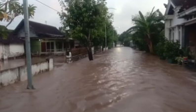 Diguyur Hujan Deras, Ratusan Rumah di Madiun Terendam Banjir