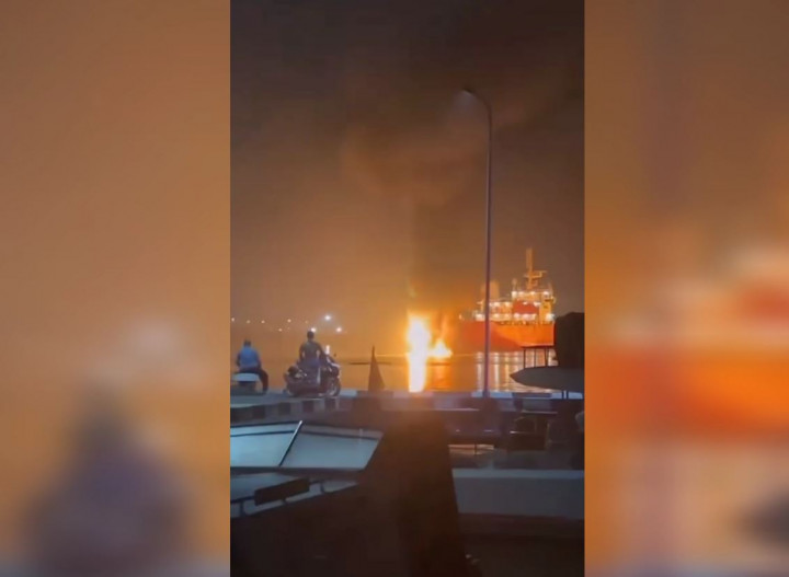 Diduga Korsleting Listrik, Kapal Speed Boat Meledak di Sungai Kapuas