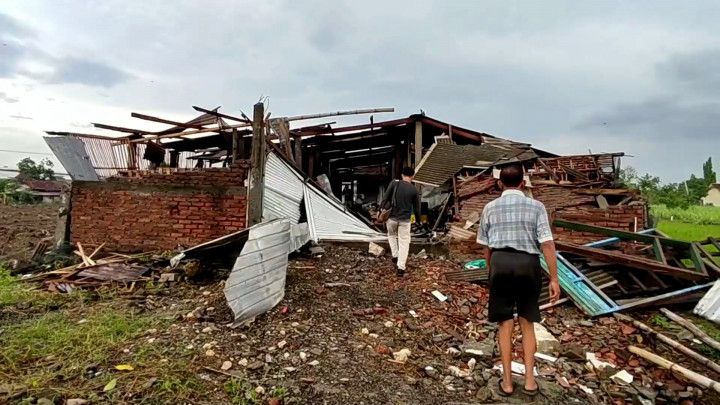 Angin Puting Beliung Landa Desa Puter, 7 Rumah Rusak dan 9 Kambing Mati