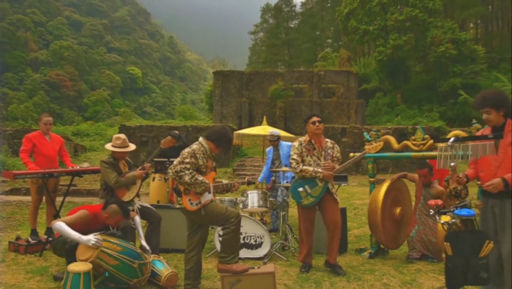 The Panturas Rilis Album Berbahasa Sunda Bertajuk Galura Tropikalia