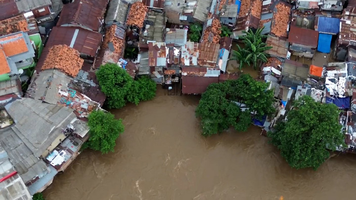 Diguyur Hujan Deras, Banjir 2 Meter Genangi Pemukiman Warga Kebon Pala