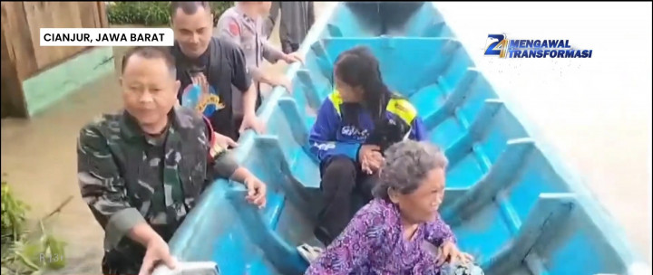 Aksi Heroik TNI-POLRI Evakuasi Korban Banjir Cianjur